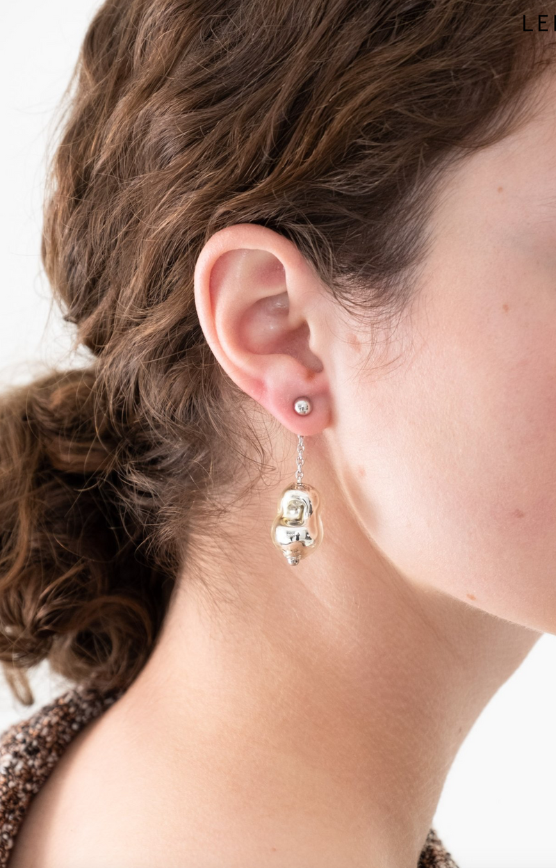 [LEMAIRE] 르메르 귀걸이 (Silver Pearl Asymmetric Earrings)